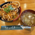 Gaganiko Shokudou - 海鮮かき揚げ丼とあら汁　計1000円　海鮮の具材は鮪の切り身が多いか。