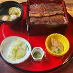 炭焼うな富士 - 
      【うな重】
      ❀〖上うな重〗(5170えん)
      (蛤のお吸い物・香の物)