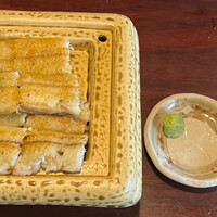 炭焼うな富士 白壁別邸 - 
                    【うなぎ一品料理・その他】
                    ❀〖白焼き〗(4000えん)
                    シェアいたしました｡⋆꒰ঌ(⁎ᴗ͈ˬᴗ͈⁎)໒꒱⋆。