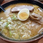 三代目 月見軒 - みそラーメン950円