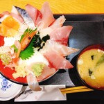 Sakanaya - 本日の10種の海鮮丼（全景)