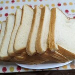 アビニヨン - 食パン（８枚きり）¥270-
