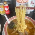 幸楽苑 - 麺（そんなに美味く無い）リフト。