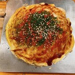 Okonomiyaki Kyabetsu - ゴマを振ったところです。（2023.6 byジプシーくん）