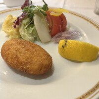 みかわや - ランチコース（税込み７７００円）のかにクロケット