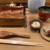 Honkaku Sumibi Yakiunagi En - 小鉢と湯葉入りお吸い物と奈良漬が美味、スプーンいらんけどな、指鍛えるし