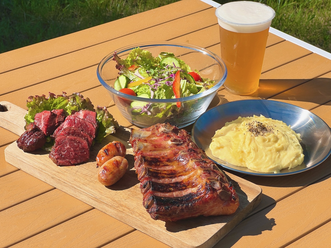 CAFE and BBQ TREE HOUSE