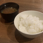 TSUMUGI Kitchen - ご飯、赤だし、サラダ[350円]