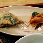 K-DINING Cafe とんがらし - ランチのおかず（チヂミときゅうりキムチ）（2009/8）