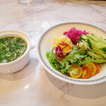 滝沢川の洋食屋 コントレール - ランチのサラダとスープ