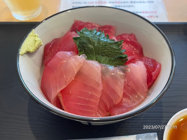 Maguro Toya - Kii Katsuura/Kaisen-don (Seafood bowl) | Tabelog