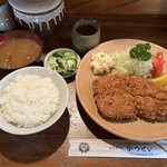 とんかつ かつせい - 特ロース、ごはん、なめこ汁