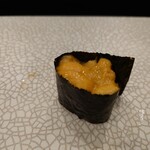 おたる政寿司 - ウニ (コースはバフンウニだったのですが写真を撮り忘れ追加注文したもので、こちらはムラサキウニとなります)