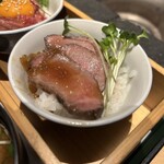 炭火焼肉なのはな - 自家製ローストビーフ丼