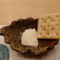 おたる政寿司 銀座 - 先付 (吉野葛を使ったチーズ豆腐)