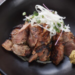 Carefully selected! Domestic pork shoulder loin marinated in Saikyo, charcoal-grilled ~ Served with grated yuzu pepper ~