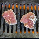 松翔苑 - 豚ヒレ肉(6000円のコース料理)を焼いているところ