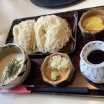 元祖白石うーめん処なかじま - 冷とろうーめん 830円