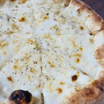 Pizzeria KEN - ビアンカ(withはちみつ)
                      甘いものが苦手なので今まで食べなかったけど
                      後悔。。。
                      すごく美味しい♪