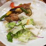 キッチン ブルー グローブ - 最後はお新香も添えて、ソースを残しません