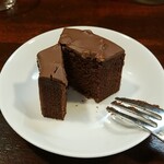 キッチン ブルー グローブ - 少し固めのチョコレートケーキ