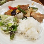 キッチン ブルー グローブ - ２回目はサラダを添えて