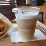 コッペ田島 - カフェラテ　「パンの田島 + DOUTOR」