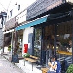 21452272 - 江ノ電の通りに面しています。