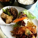 本日のランチ700円：すき焼き･白身フライ