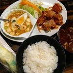 本日のランチ700円：鶏の唐揚げ･麻婆豆腐