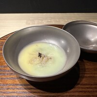 赤坂 鮨大谷 - 枝豆とうもろこしのスープ。フカヒレ+黒胡椒。おぜうひん。