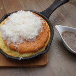 Soufflé omelet with mushroom cream sauce