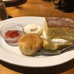 TEA ROOM Yuki Usagi - クリームカステラ&スコーン　850円