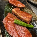 Kanzen Koshitsu Yakiniku Itadaki - タレ肉が三種類