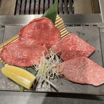 Kanzen Koshitsu Yakiniku Itadaki - 焼肉第一弾。塩胡椒味です