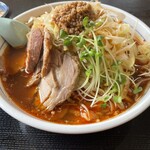 らーめんランド - うま辛ラーメン＋ネギ＋チャーシュー