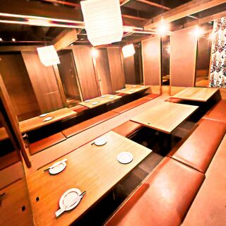 Just 1 minute away from Shinbashi, we have a private room with a great atmosphere, a sunken kotatsu table, and a smoking area!