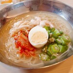 ガスト - エビと蒸し鶏のこく旨冷麺とドリンクセット　アップ