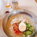 ガスト - エビと蒸し鶏のこく旨冷麺とドリンクセット　全景