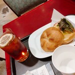 カフェ・ベローチェ - モーニングＢ　全景