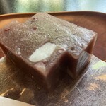 なな川 - 白豆入り羊羹〜部屋でチェックイン後のお茶菓子