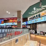 信州味噌らーめん なかせんどう - フードコート　手前の大井宿食堂は閉店時間が早いみたい。このとき20時半。24時間営業の店とそうではない店があるようです。