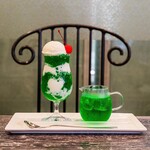 サーティーンカフェ - フルクリームソーダ 緑(メロン