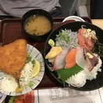 築地食堂 源ちゃん - 日替わり丼とアジフライ