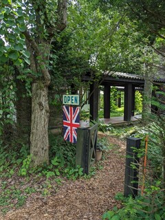 イレブンシス ティールームス - お店の入り口　ユニオンフラッグが目を惹きます