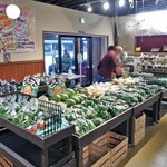 Daiyano Mori Shunsai Kan - 店内に並ぶ野菜類