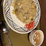Sampoutei - チャーハン　普通サイズだとスープもつきます。