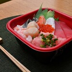 おはな丼丸 - 料理写真:うみまる丼(ネタ盛)@税込700円│平日19:06訪問