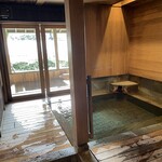 ホテリ・アアルト - 大ではない浴場　洗い場は4つだけ