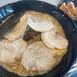 らあめん花月嵐 - こってりなスープと硬めにオーダーした麺はよく絡む